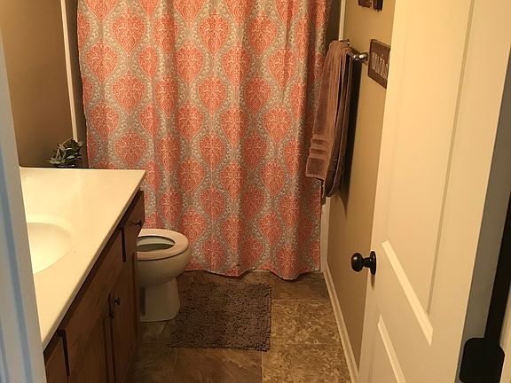 Main floor bath 
