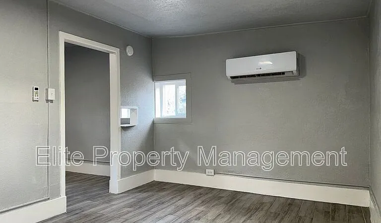 1611 San Juan St #C — Photo 7