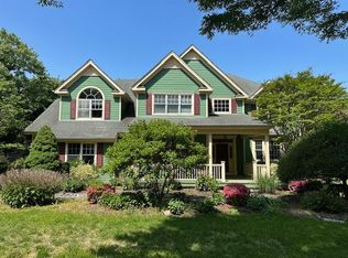 7 Birchbark Ln, Glen Cove, NY 11542