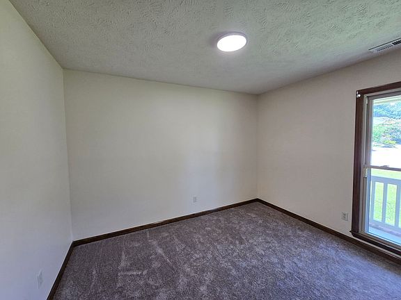 4th image of 7574 Beverly Dr