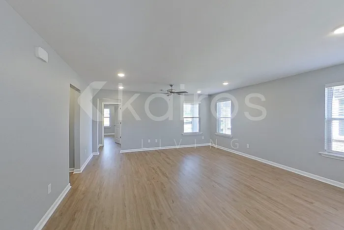 349 Angela St — Photo 6