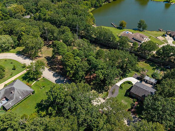 3rd image of 303 Forest Lake Dr