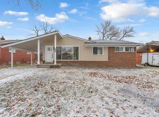 23080 Parklawn St, Oak Park, MI 48237