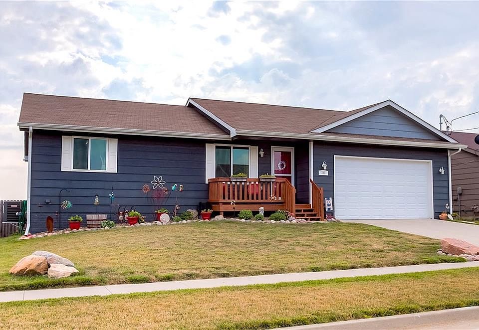 1st image of 205 NE Megan Ave