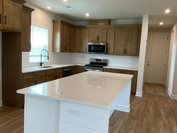5th image of 4025 Rosa Dr