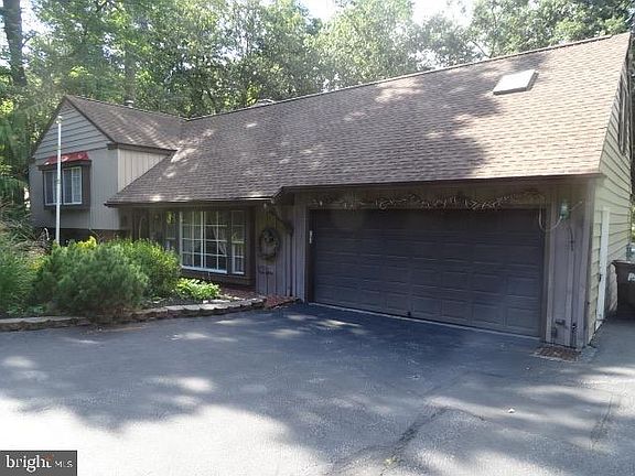 3rd image of 75 Laurel Dr