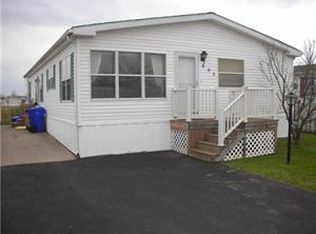602 Birchwood Dr, Lockport, NY 14094