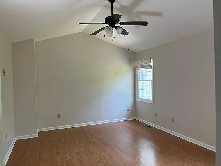 346 Carmen Dr — Photo 14