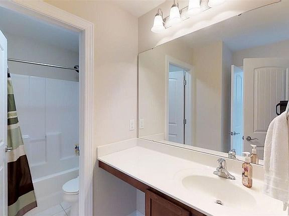 Shared Upstairs Bath