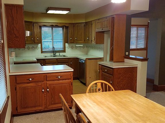 2nd image of 407 Artz St