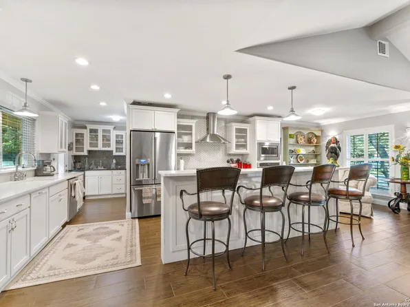 140 GARRAPATA LN, Hollywood Park, TX 78232