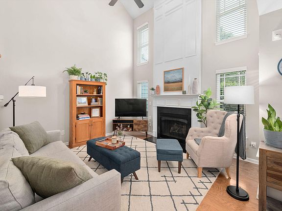 2nd image of 3006 Bartlett Cir