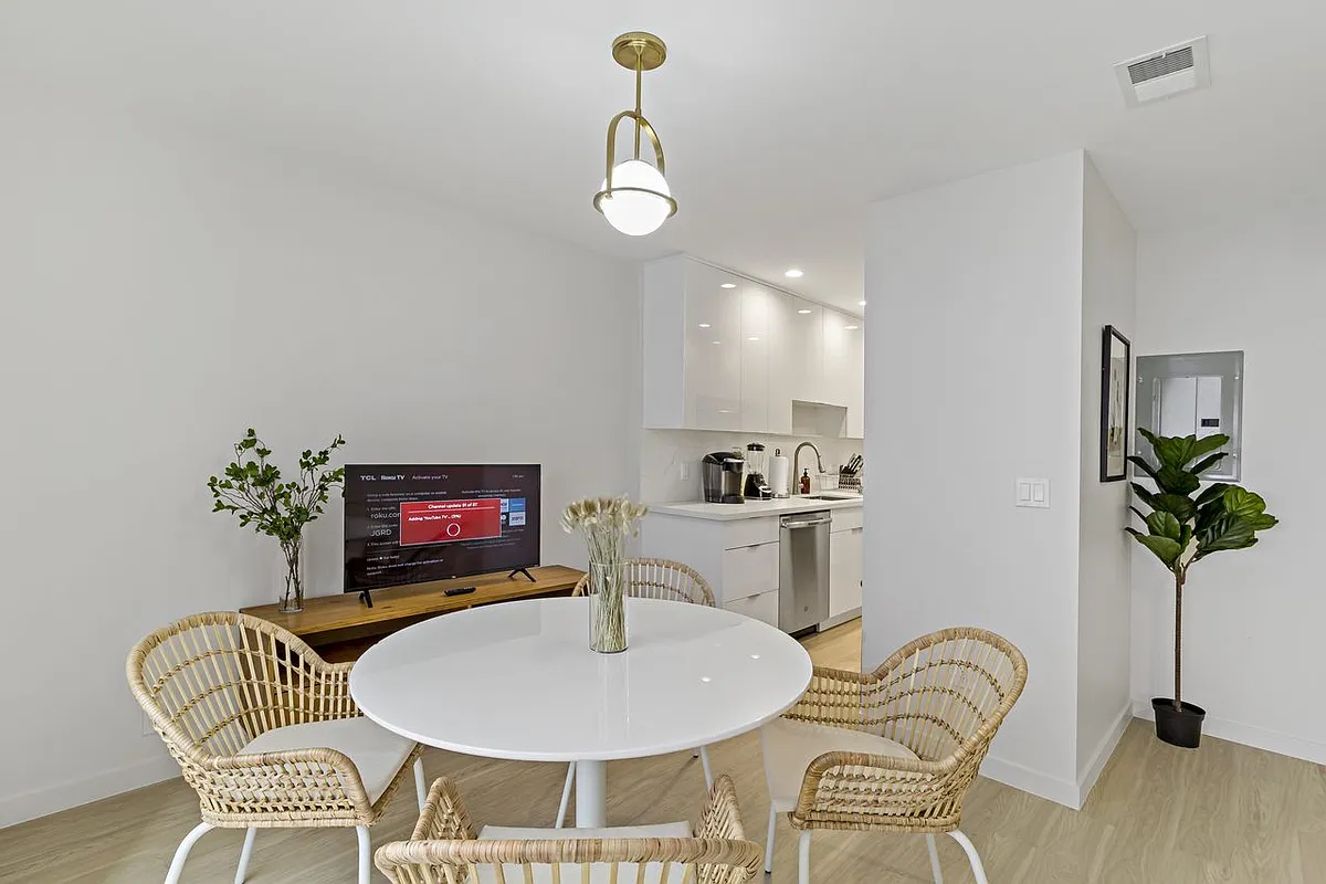 Photo 2 of 30 - 29 Stone St #29 - San Francisco, CA Dining area - 29 Stone St #29