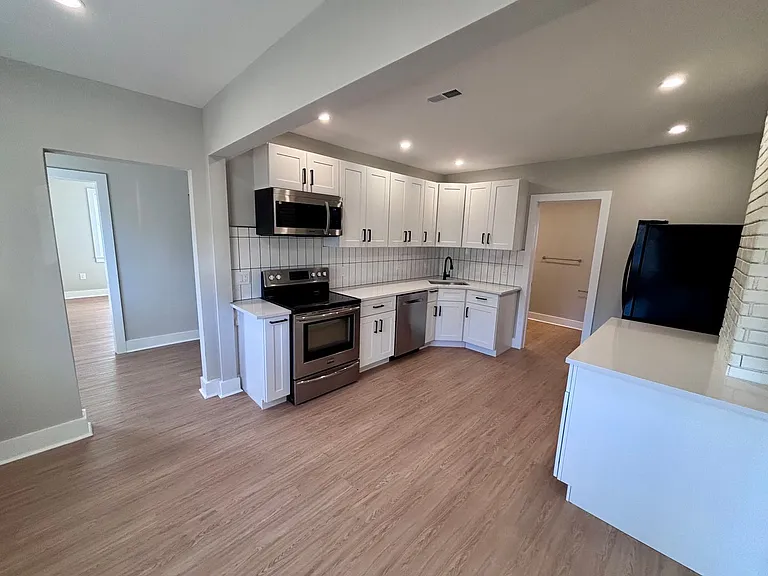 63 Carlton Ave — Photo 2