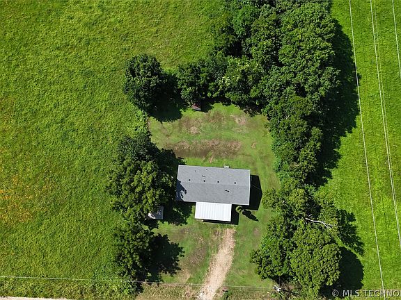 3rd image of 21195 E 760th Rd