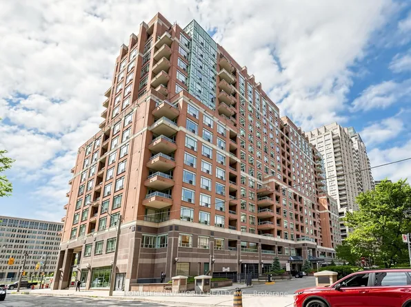 887 Bay St #708, Toronto, ON M5S 3K4