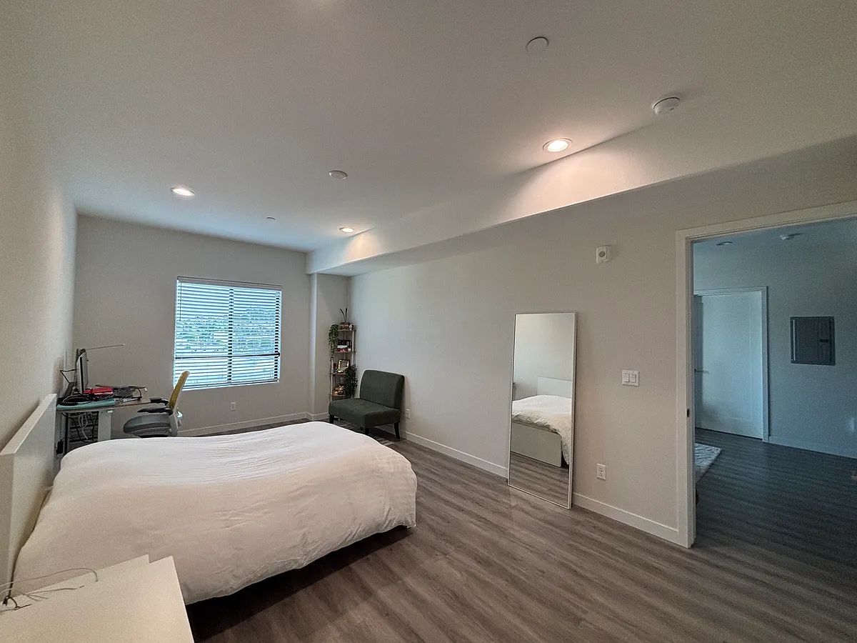 Private Master Bedroom - 419 N Chandler Ave #621