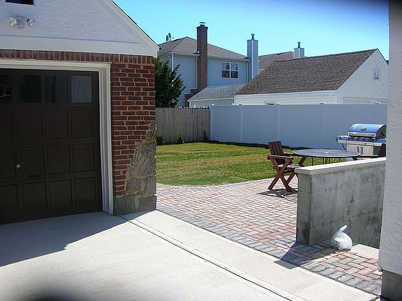 2nd image of 302 S 8th St
