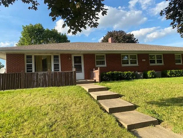 5810 Garrett Ln — Photo 2