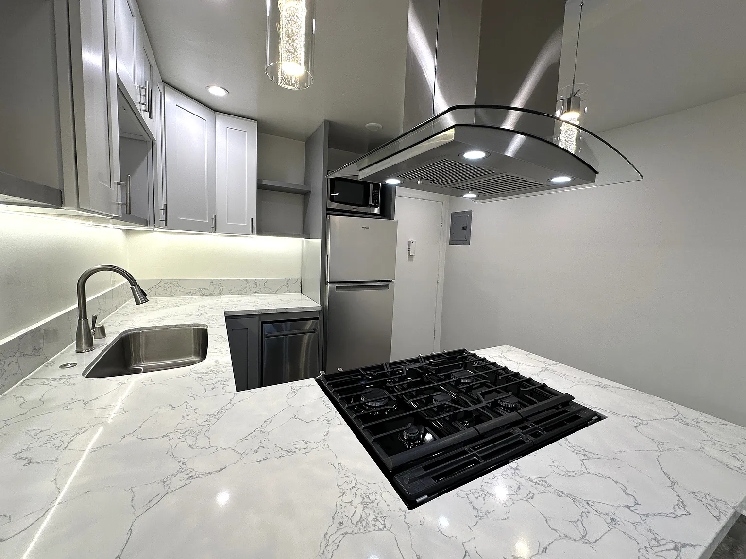 1 bed, $2,394 — Photo 4