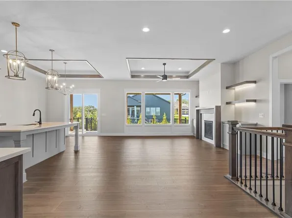 17412 Richards St, Overland Park, KS 66221