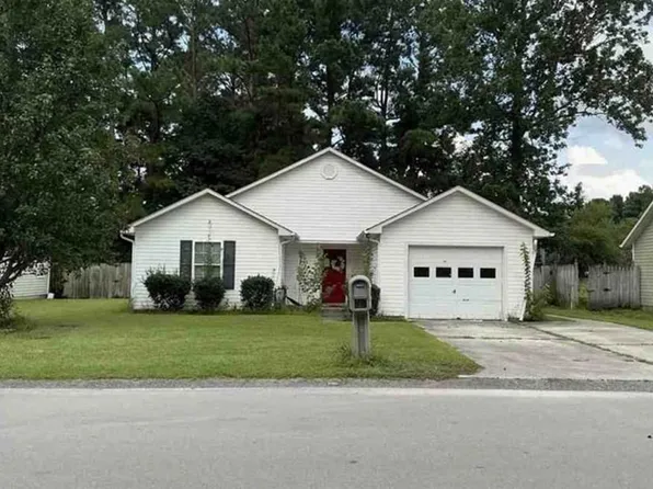 1024 Spring Villa Dr, Jacksonville, NC 28540