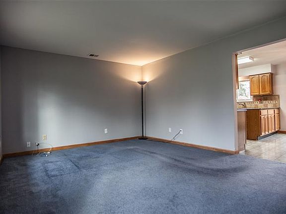 3rd image of 3943 Beech Dr