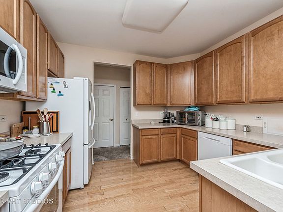5th image of 4306 Blue Iris Ct #4306