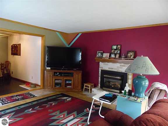 4th image of 792 Newman St