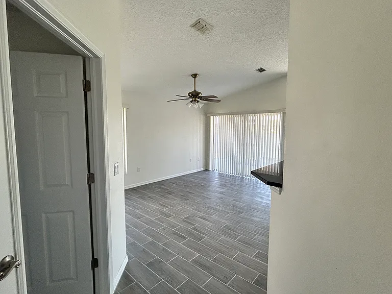 10401 Barnett Loop — Photo 10