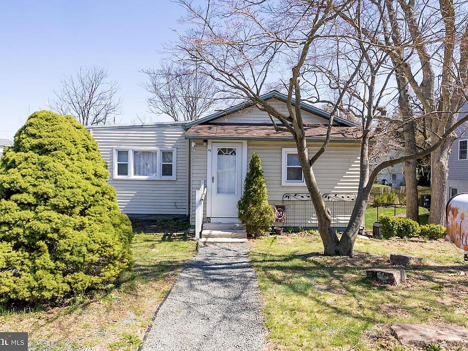1st image of 61 Chestnut Ln