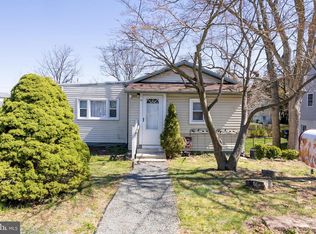 61 Chestnut Ln, Pine Hill, NJ 08021