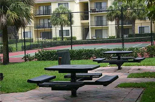 2 bed, 2.0 bath, 986 sqft, $1,950 — Photo 3