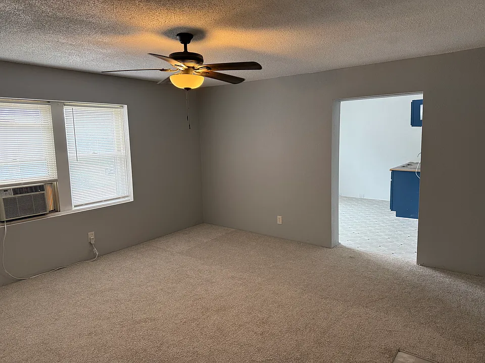 2703 SE Indiana Ave #3