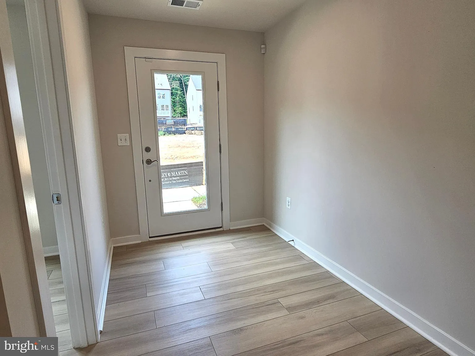 4 bed, 3.5 bath, 1943 sqft, $3,400 — Photo 3