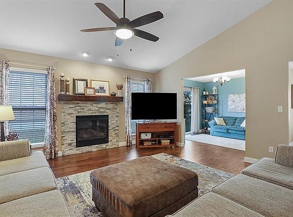 4th image of 14 Oakshire Dr W