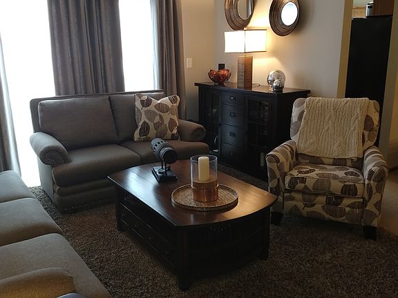 4th image of 415 N Thornwood Dr
