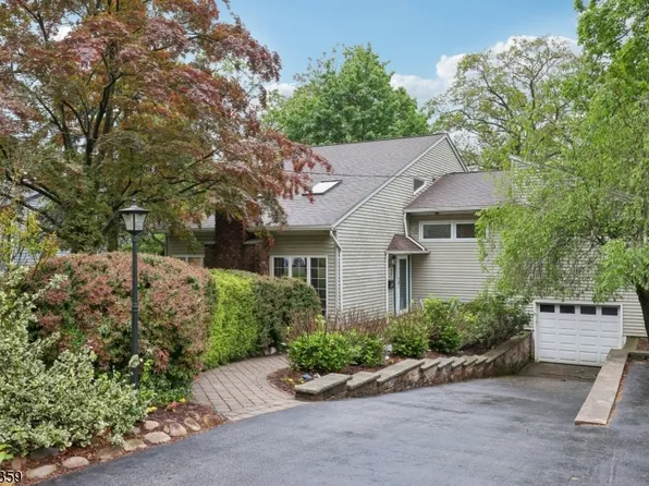 151 Busteed Dr, Midland Park Boro, NJ 07432