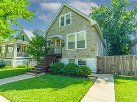 1327 Harvey Ave, Berwyn, IL