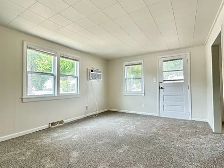 1128 Saint George St — Photo 2