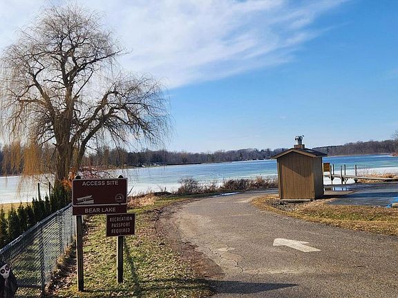 2nd image of 4039 N Pleasant Rd