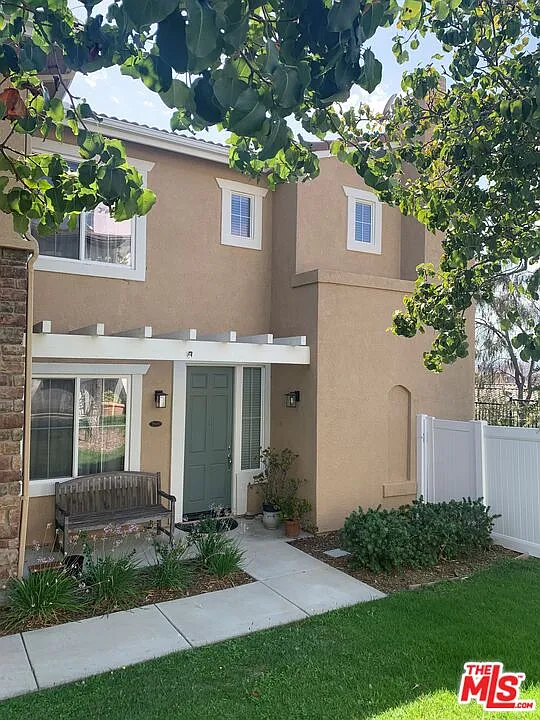 3 bed, 3.0 bath, 1624 sqft, $3,800 — Photo 1