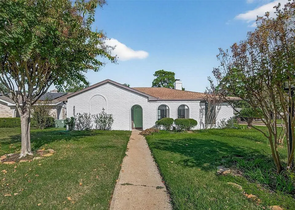 17418 Largs Cir