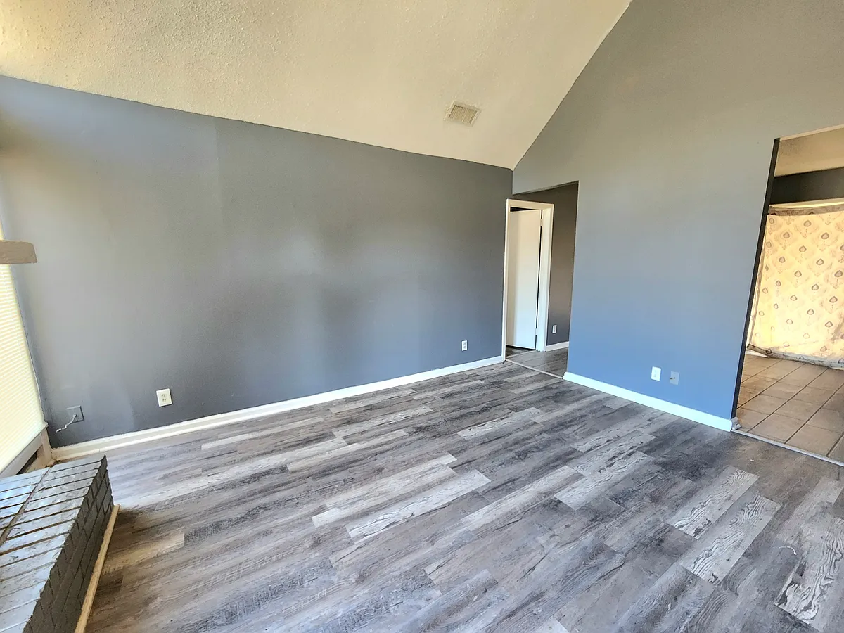 Building Photo - 6061 Briarhurst Dr
