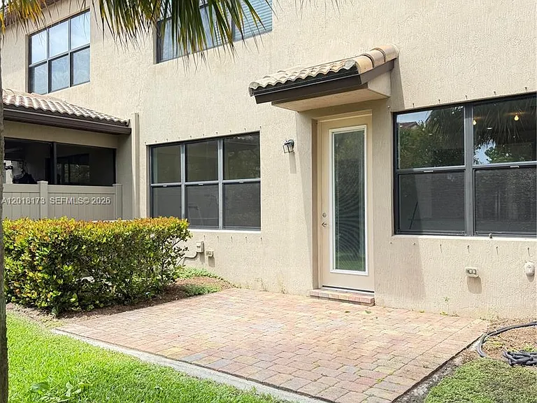 4620 San Fratello Cir #4620 — Photo 2