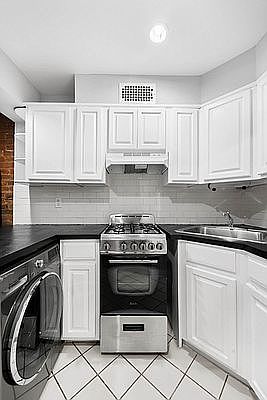 4th image of 506 E 6th St #3FF