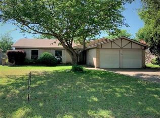 1616 Timberline Dr, Benbrook, TX 76126