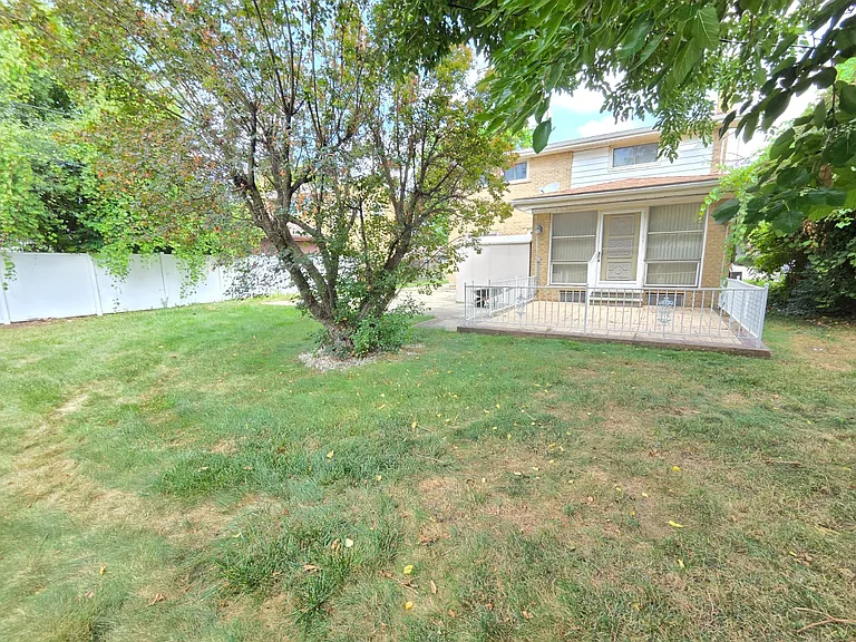 15915 Hilton St — Photo 32