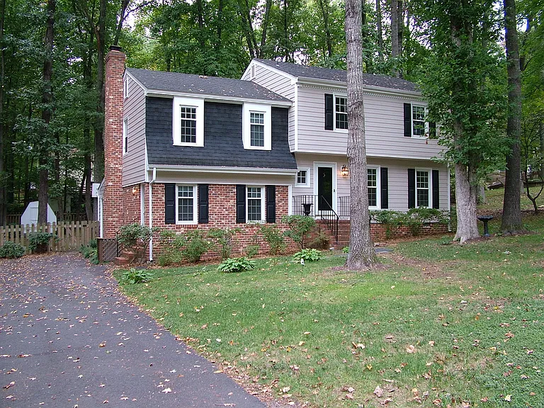 1906 Sorrento Pl — Photo 1