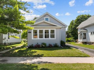 421 W 11th Ave, Oshkosh, WI 54902